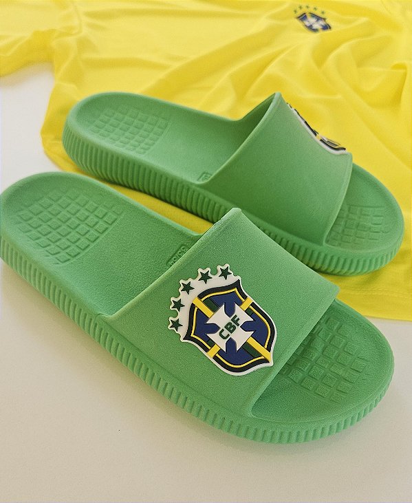 Chinelo Slide Brasil Verde Detalhe Brasão