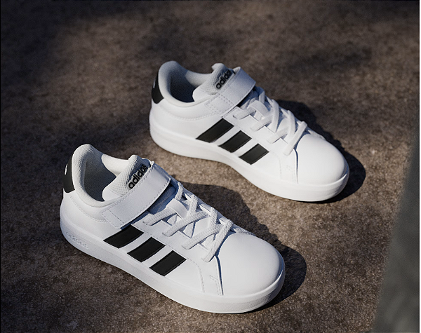 Tênis Adidas Grand Court 3.0 EL C Branco Listras Pretas Cadarço Elástico e Velcro