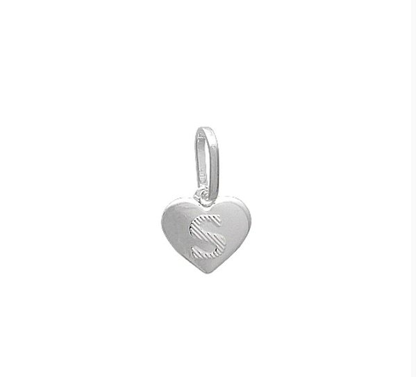 Pingente letra S formato coração em prata 925