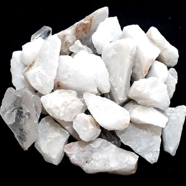Pedra Bruta Quartzo Brancol 2-4cm pct 100 gramas