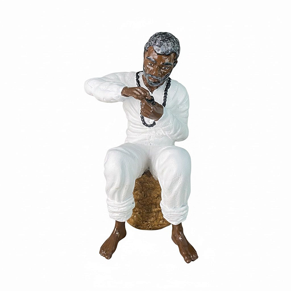Estátua Resina Orixás - Preto Velho Sentado com 22cm