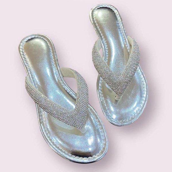 Chinelo Feminino / Rasteirinha com Strass