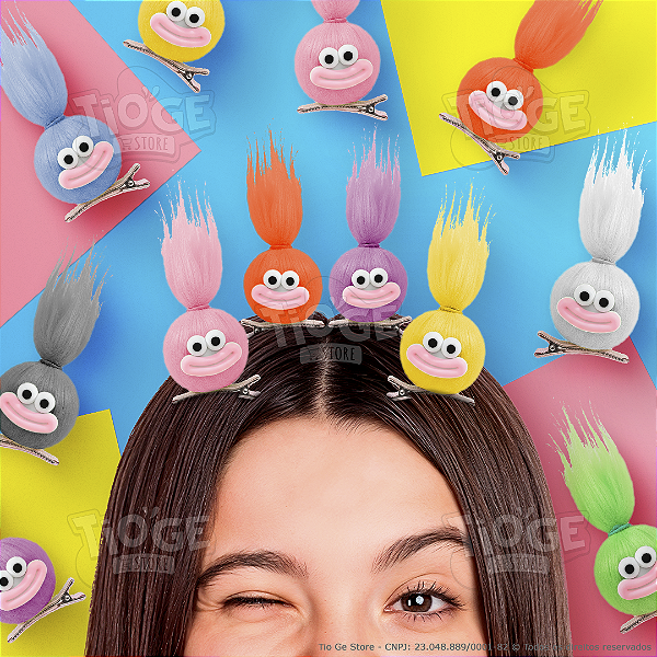 Monstrinho Bolinha Cabeluda Trolls Presilha Cabelo Maluco Olhos e Boca Grandes Fofo Engraçado Pequeno Várias Cores