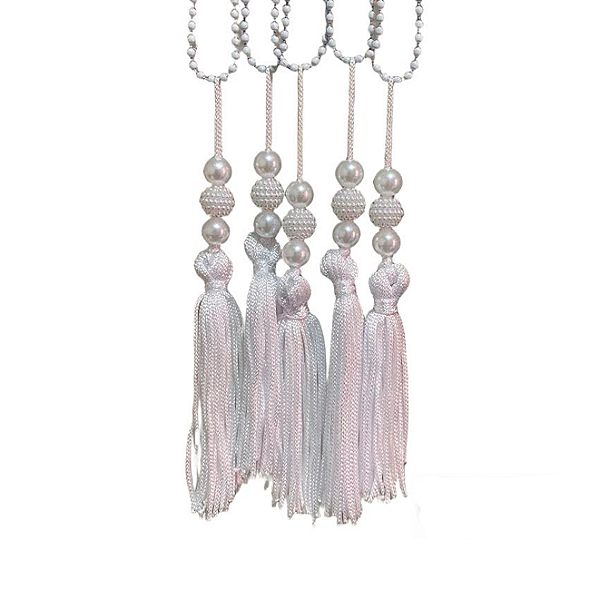 Tassel com Pérolas Chaveiro Branco com Corrente de Bolinha