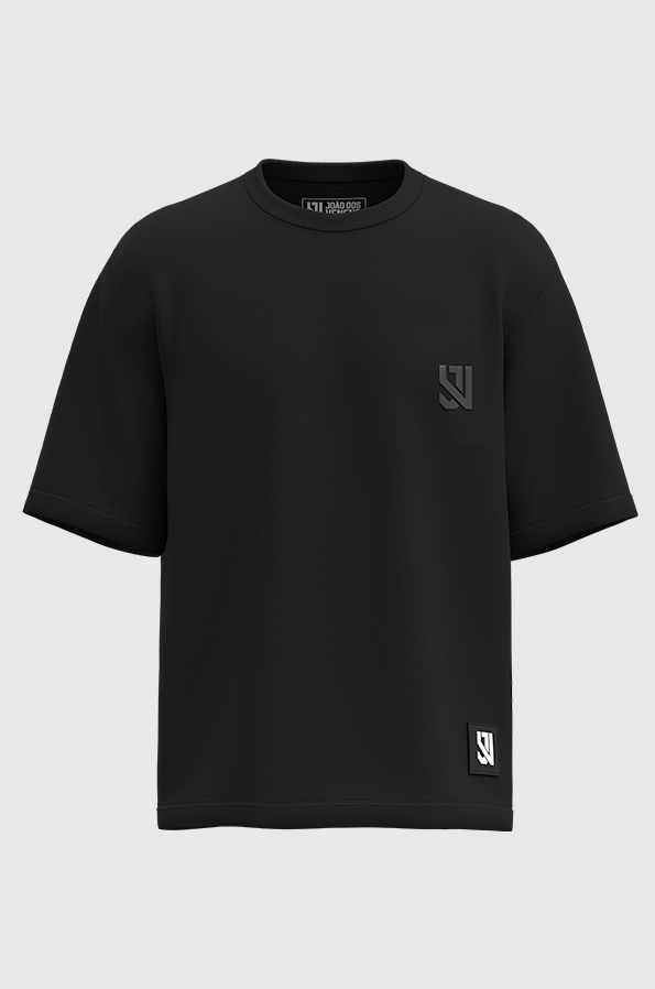 Camiseta oversized lisa preta com tag