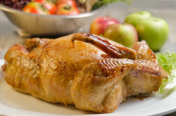 Galeto desossado e congelado, pronto para temperar e preparar ao seu gosto. Ideal para assar, grelhar ou rechear, garantindo uma refeição suculenta e saborosa.