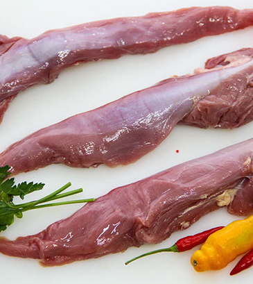 Os 10 filés mignon de vitelo congelados são cortes nobres, conhecidos por sua maciez excepcional e sabor suave. Versáteis e sofisticados, são ideais para preparações como grelhados ou receitas com molhos refinados.