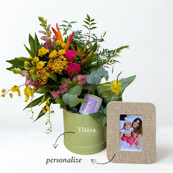 *Kit Porta-Retrato M com Flores e Vela Aromática