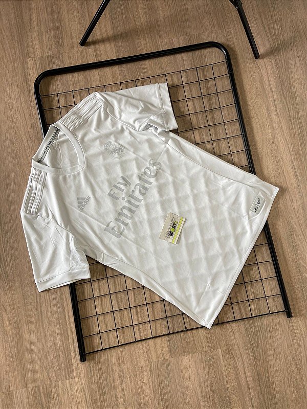 Camiseta Adidas Real Madrid - Tamanho P serve M