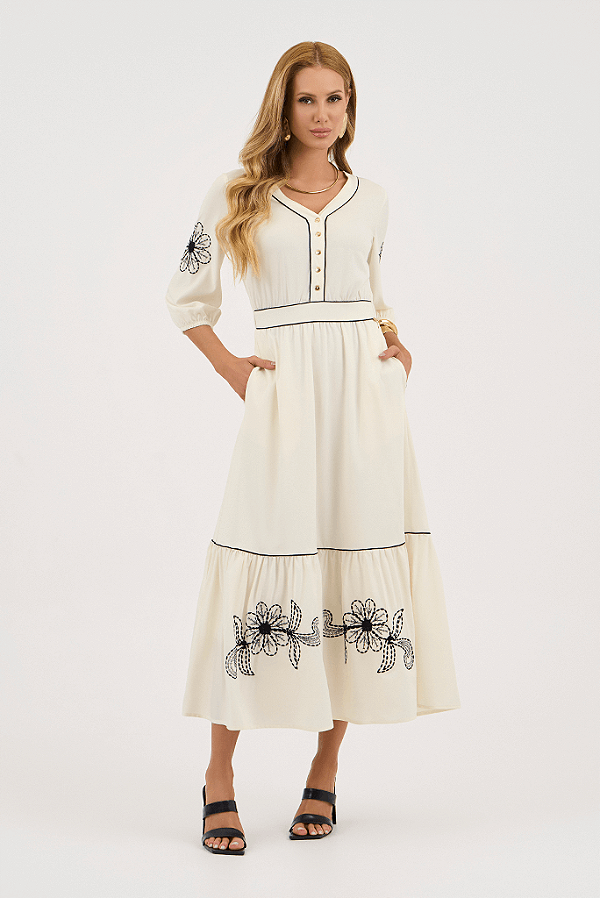 Vestido Off Com Bordado Preto Godê