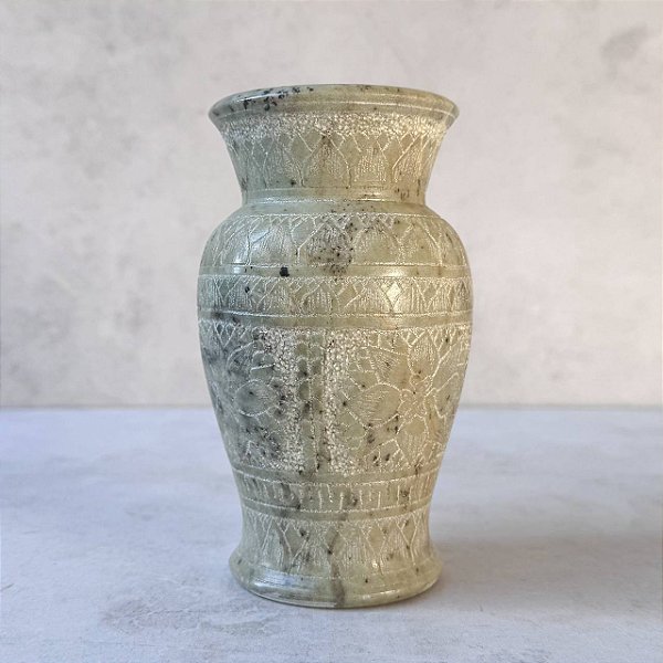 Vaso em Pedra Sabão Bordado Envernizado