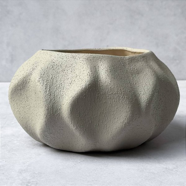 Vaso de cerâmica texturizado - cimento