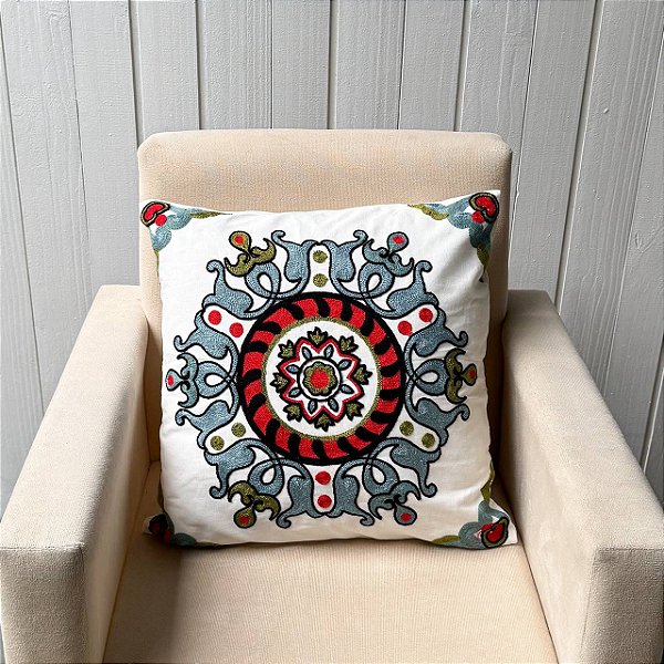 Capa de almofada bordada - 45cm x 45cm
