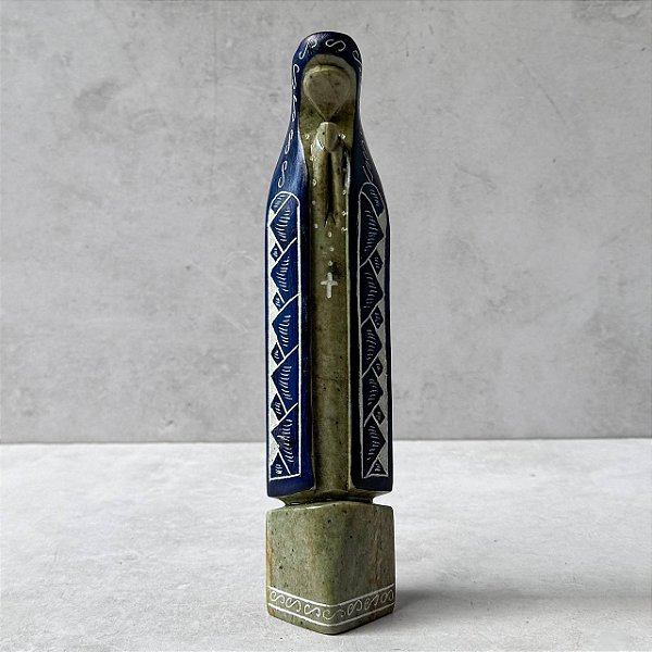 Santa Pedra Sabão Bordada Azul - 25cm