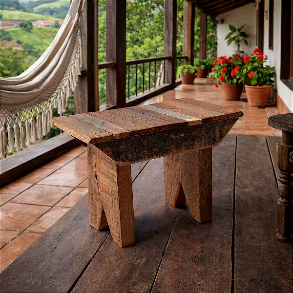 Banquinho mineiro ripado - 26cm