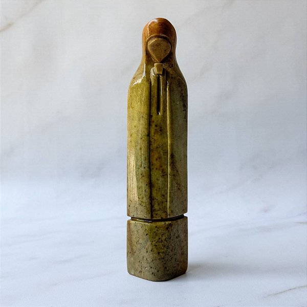 Santa Pedra Sabão Natural Envernizada - 25cm