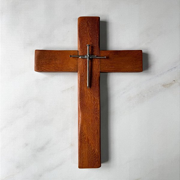 Crucifixo em madeira nobre