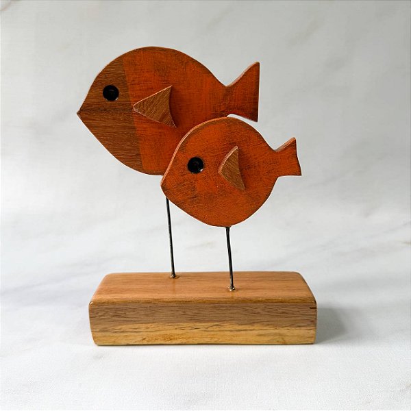 Escultura de Peixes em Madeira