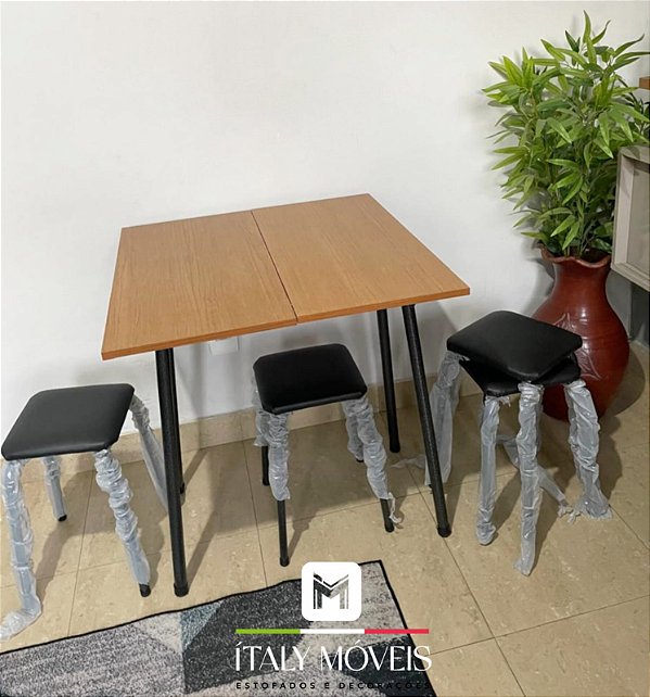 Mesa Dobrável Luana com 4 banquetas - Soma