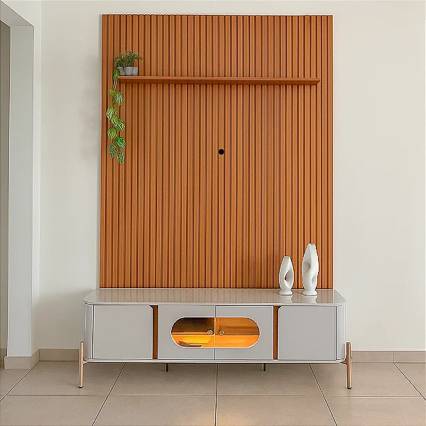 Painel até 75″ Arbo 1.9 Cedro + Rack Juquehy Off White/Naturale – EDN MÓVEIS + BECHARA