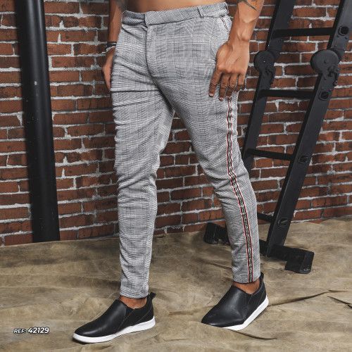 Calça masculina em malha xadrez