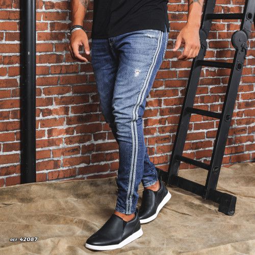 Calça masculina jeans slim com faixa lateral