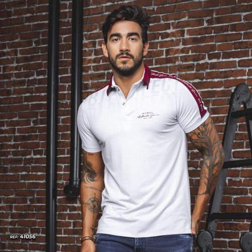 Camiseta masculina gola polo branca com recorte e logomania