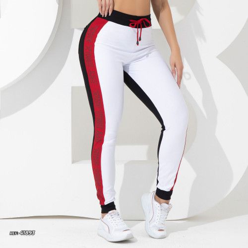 Calça jogger com recortes