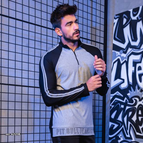 Camiseta masculina gola alta color block preta e cinza com mangas longas