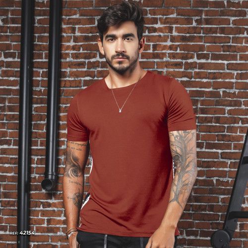 Camiseta masculina grená gola O de mangas curtas