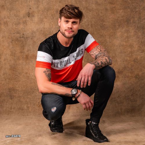 Camiseta gola O recortes