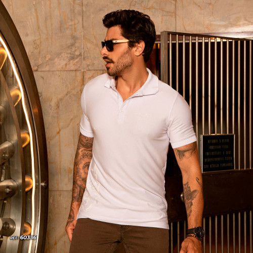 Gola Polo tradicional branca com estampa Pit Bull