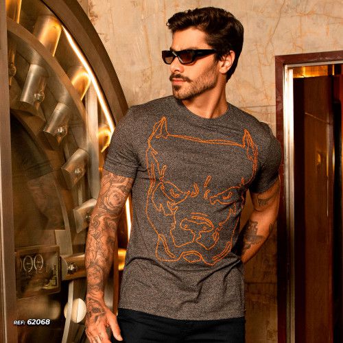 Camiseta masculina gola redonda com estampa Pit Bull