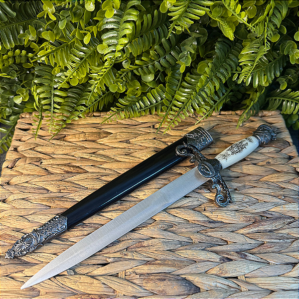 ADAGA COM CABO DECORADO