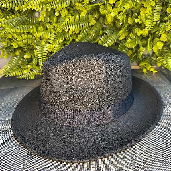 CHAPÉU DE VELUDO PRETO - FITA PRETA