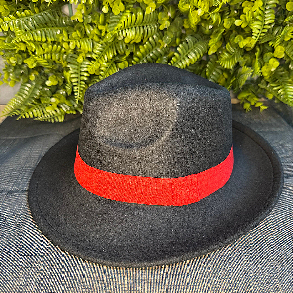 CHAPÉU DE VELUDO PRETO - FITA VERMELHA