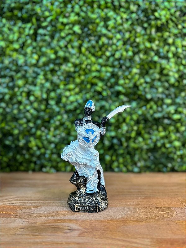 ORIXÁ M OXAGUIAN 15 CM EM RESINA