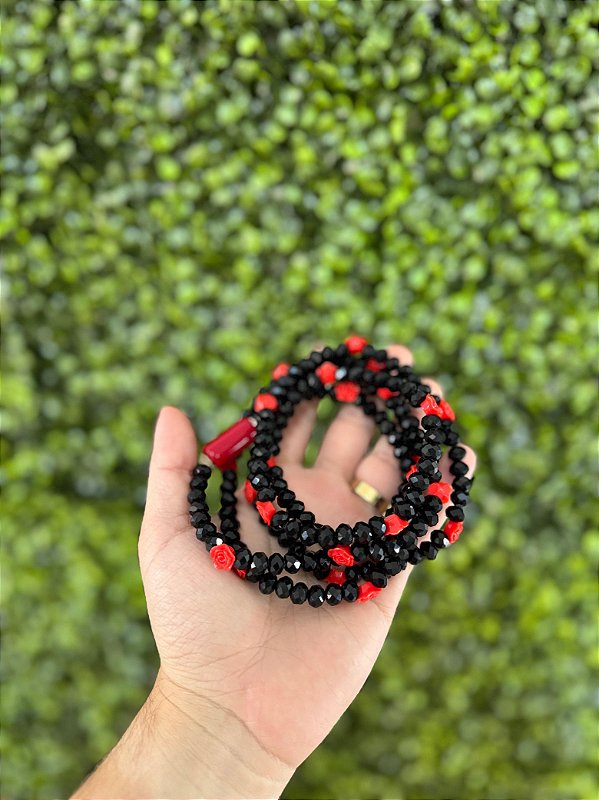 GUIA ESPECIAL PRETA COM ROSAS VERMELHA