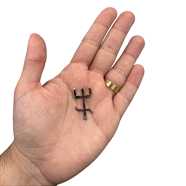 PINGENTE TRIDENTE DE EXU PRATEADO 6 UNIDADES