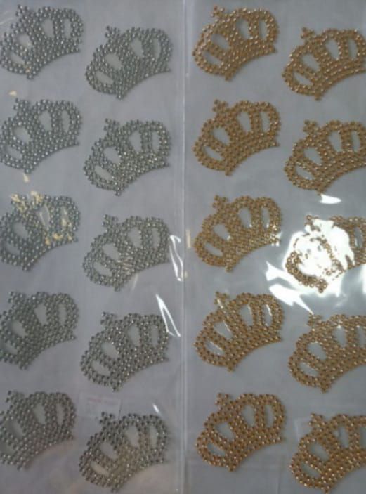 Cartelas adesivas coroas strass 2 unidaes dourado e prata