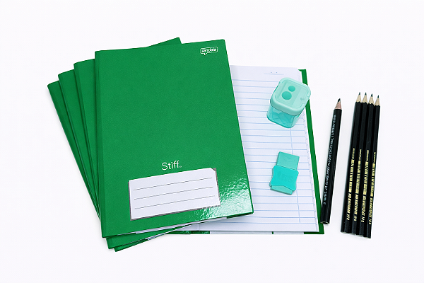 Kit Escolar Verde - 96 Folhas - 4 Cadernos Brochura + Lápis, Borracha e Apontador
