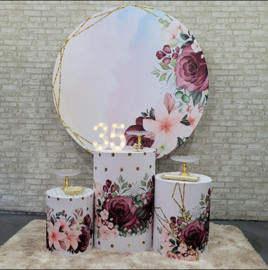 Alugue Tema Para Festa Decoração Flores Vinho Tecido ( Modelo 2 )