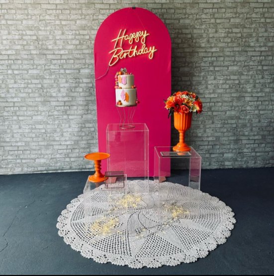 Alugue Tema Para Festa Decoração Happy Laranja com Rosa Tecido ( Modelo 3 )