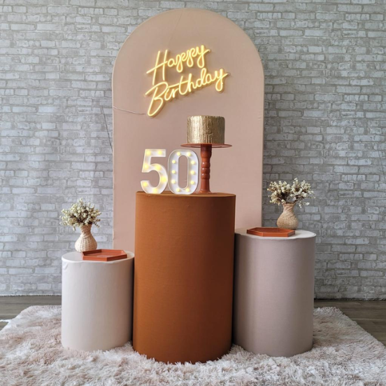 Alugue Tema Para Festa Decoração Happy Nude Tecido ( Modelo 2 )