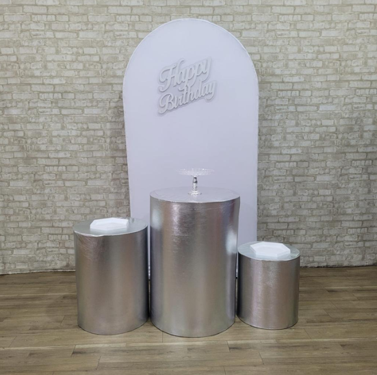 Alugue Tema Para Festa Decoração Happy Branco com Prata Tecido ( Modelo 1 )