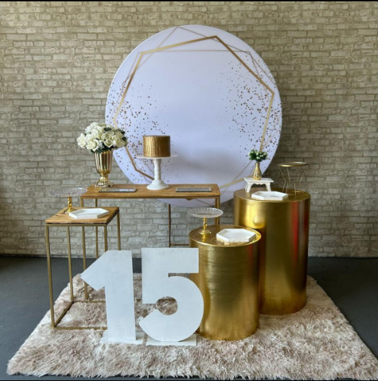 Alugue Tema Para Festa Decoração Branco com Dourado Tecido ( Modelo 1 )