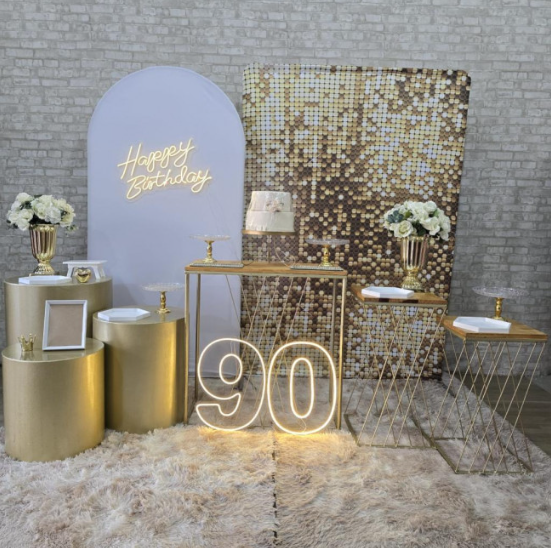 Alugue Tema Para Festa Decoração Branco com Dourado Tecido ( Modelo 2 )