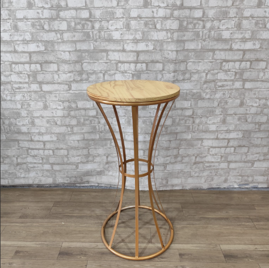 Alugue Mesa de Ferro Elegante Dourado P