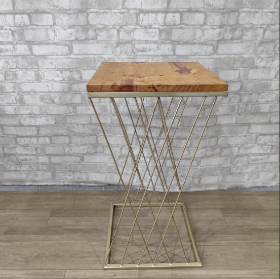 Alugue Mesa de Ferro Teiada Dourado P