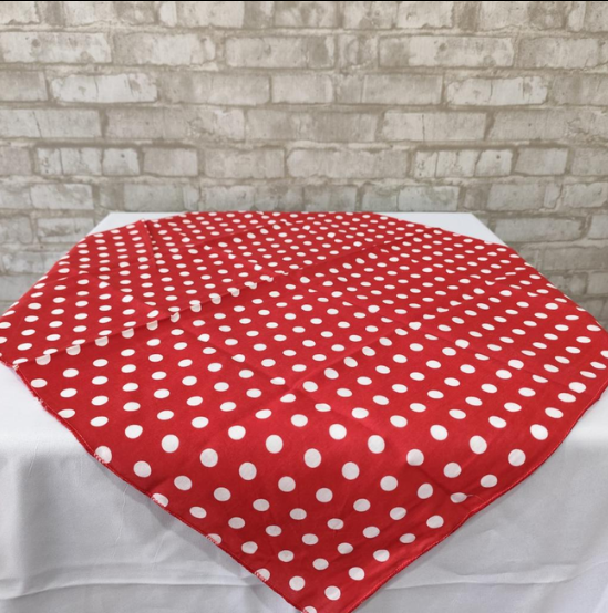 Alugue Cobre Mancha Vermelho com Bolinhas Brancas